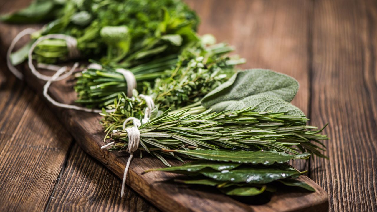 Las 7 hierbas aromáticas imprescindibles en tus platos